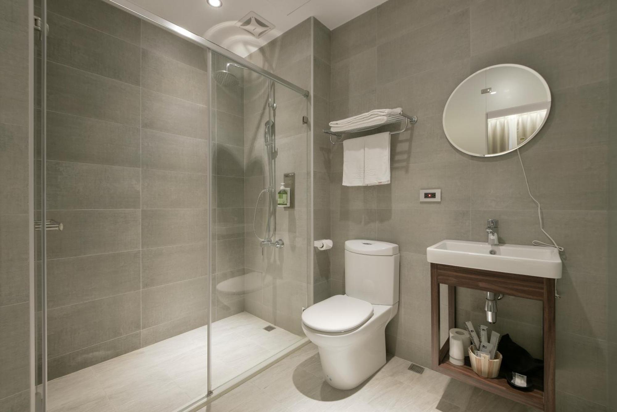Hotel Hesper HSR Taichung Exterior foto